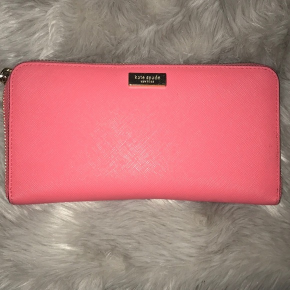 kate spade Handbags - Pink Kate Spade wallet💖